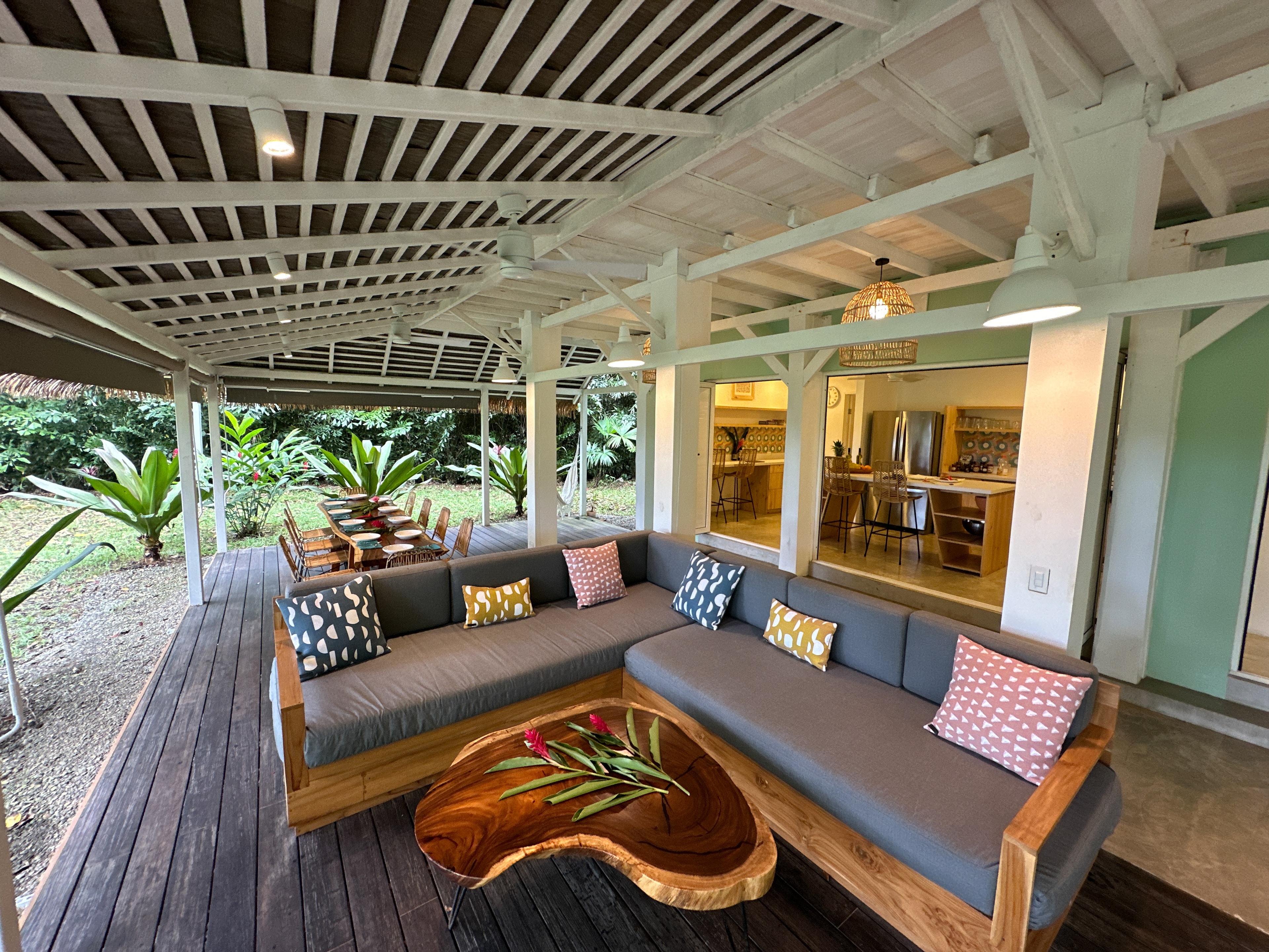 Caribecourtyard — photo 2